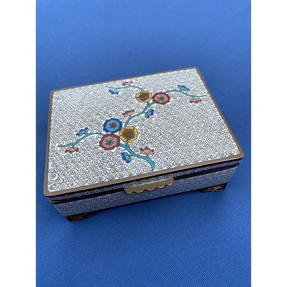 LARGE CHINESE CLOISONNE WHITE ENAMEL FLORAL BLOSSOMS HUMIDOR JAR BOX